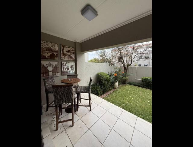 2 BEDROOM APARTMENT FOR SALE IN BRYANSTON